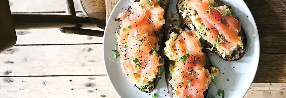 Salmon crustini on a plate