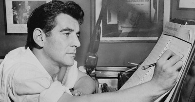 Wit, warmth, and a dash of mischief—just what you’d expect from Leonard Bernstein! Join vocal duo Jocelyn Claire Thomas and Zachary Lenox, with pianists Cary Lewis and Pat Zagelow, as they bring Bernstein’s delightful “Arias and Barcarolles” to life.